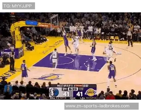 东契奇称赞海斯在挡拆配合中总能精准找到最佳接应位置