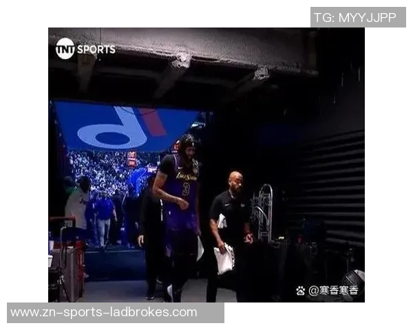 詹姆斯群聊惊呼浓眉被交易浓眉送祝福后选择退出群聊