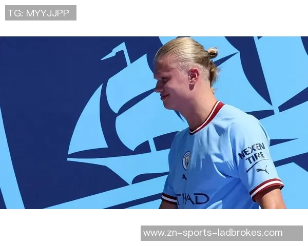 帅惟浩崇拜哈兰德训练空闲时热衷与队友畅玩王者荣耀