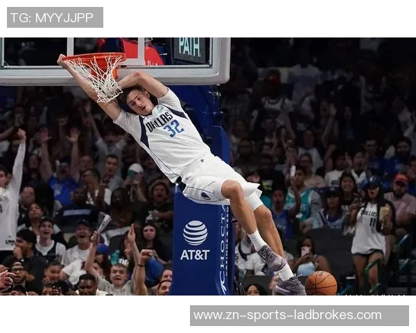 克莱半场神勇表现三分球9中6狂砍23分引发全场惊叹 克莱半场神勇表现三分球9中6狂砍23分引发全场惊叹